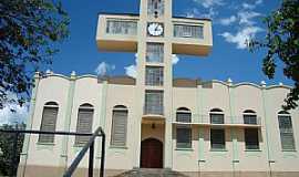 Olmpia - Olmpia-SP-Torre em forma de Cruz na Igreja de So Benedito-FotoUrias E. Takatohi