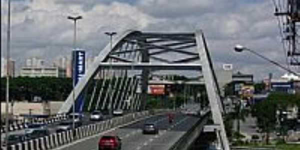 Ponte metlica em Osasco-SP-Foto:Andre Assumpo