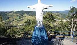 Pedra Bela - Pedra Bela-SP-Cristo no alto do Morro-Foto:Ernandes C Santos