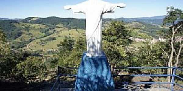 Pedra Bela-SP-Cristo no alto do Morro-Foto:Ernandes C Santos