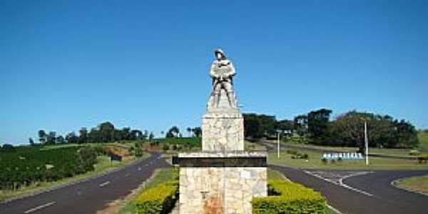 Pedregulho-SP-Monumento no Trevo de acesso-Foto:Alexandre Bonacini