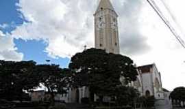 Piraju - Praa e Igreja de N.Sra.Aparecida em Piraju-Foto:Wilson Alcaras