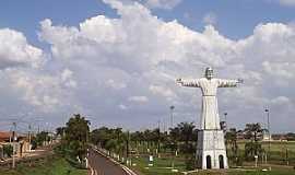 Pitangueiras - Pitangueiras-SP-Cristo Redentor no Trevo de acesso-Foto:Marco Aurlio Esparza