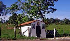 Porangaba - Capela na beira da estrada - Porangaba/SP