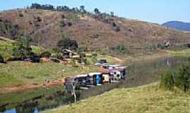 Redeno da Serra - Pesqueiros flutuantes na Represa de Paraibuna-Foto:Hugo Rosin Sobrinho 