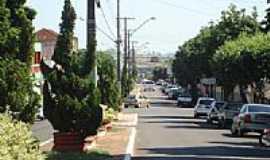 Regente Feij - Av.Jos Bonifcio em Regente Feij-Foto:Lucas Souza