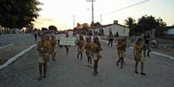 Desfile em Quixab-1-Foto:PortalQuixaba.