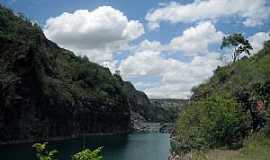 Salto de Pirapora - Salto de Pirapora-SP-Imagem da Pedreira-Foto:Rebecca Nayara