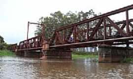 Salto Grande - Ponte Ferroviria sobre o Rio Pardo em Salto Grande-SP-Foto:J.Roberto B. Lamoso 