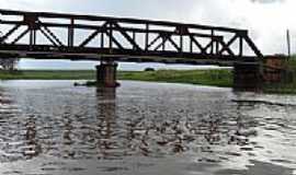 Salto Grande - Ponte Ferroviria sobre o Rio Pardo em Salto Grande-SP-Foto:J.Roberto B. Lamoso 