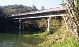 Santa Branca - Ponte sobre o Rio Paraba em Santa Branca-SP-Foto:Glucio Almeida