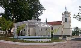 Santa Maria da Serra - Igreja Matriz e Coreto em Santa Maria da Serra-SP-Foto:Nestor Jos Dias Filho