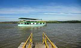 Santa Maria da Serra - Trapixe e barco na Represa em Santa Maria da Serra-SP-Foto:Reinaldo Lavorenti