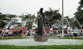 Santos - Monumento em frente a 
Igreja do Embar foto
Joo Savioli