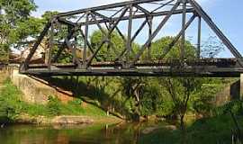 So Joo da Boa Vista - So Joo da Boa Vista-SP-Pontilho Ferrovirio sobre o Rio Jaguari Mirim-Foto:py2bbs