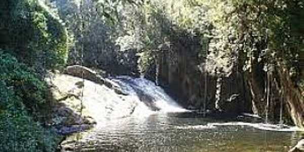 So Luiz do Paraitinga-SP-Cachoeira no Parque Estadual da Serra do Mar-Foto:zonaextremabrasil.blogspot.com 