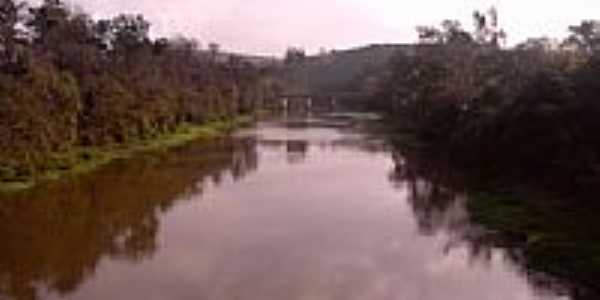 Ponte sobre o Rio Pariba do Sul-Foto:tomatebassman