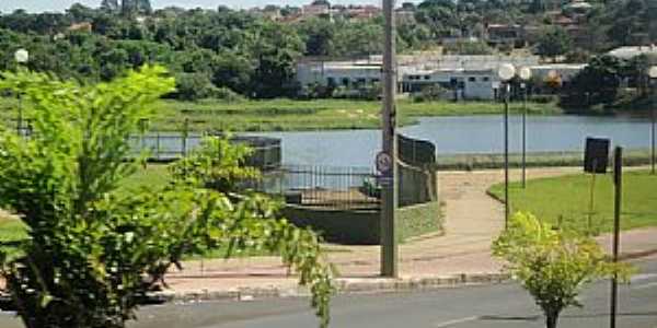 Represa do Crrego gua Espalhada, vista da Avenida Pedro Carletto -  por MARCO AURLIO ESPARZA