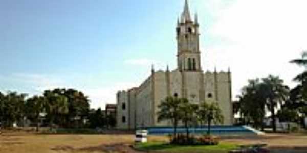 Praa e Igreja Matriz de So Sebastio em Valentim Gentil-SP