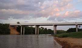 Goiatins - Goiatins-TO-Ponte sobre o Rio Manoel Alves Grande, que abastece a cidade-Foto:Carlos Hamilton Santos Vasconcelos