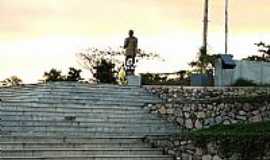 Salvador - Monumento em homenagem  Luis Eduardo Magalhes em Salvador-BA-Foto:Ewerton Matos