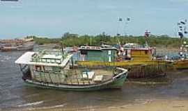 Santa Cruz Cabrlia - Barcos pesqueiros em Santa Cruz Cabrlia-BA-Foto:Zedu