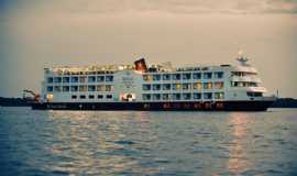 Hotis em ManausAMIborostar Grand Amazon - Barco Hotel em Manaus