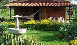 Pousadas em PirenpolisGOPousada Chals Carmel Garden em Pirenpolis